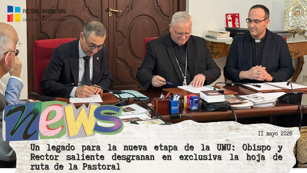 El obispo de Cartagena, Mons. Lorca Planes, y el rector saliente de la UMU, José Luján, durante la firma del convenio institucional.