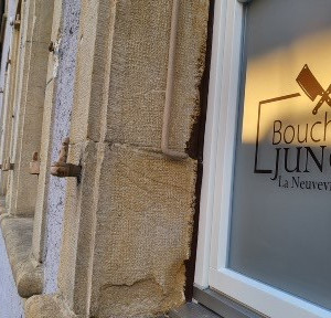 Design and Opacification: A Logo Enhanced by Light