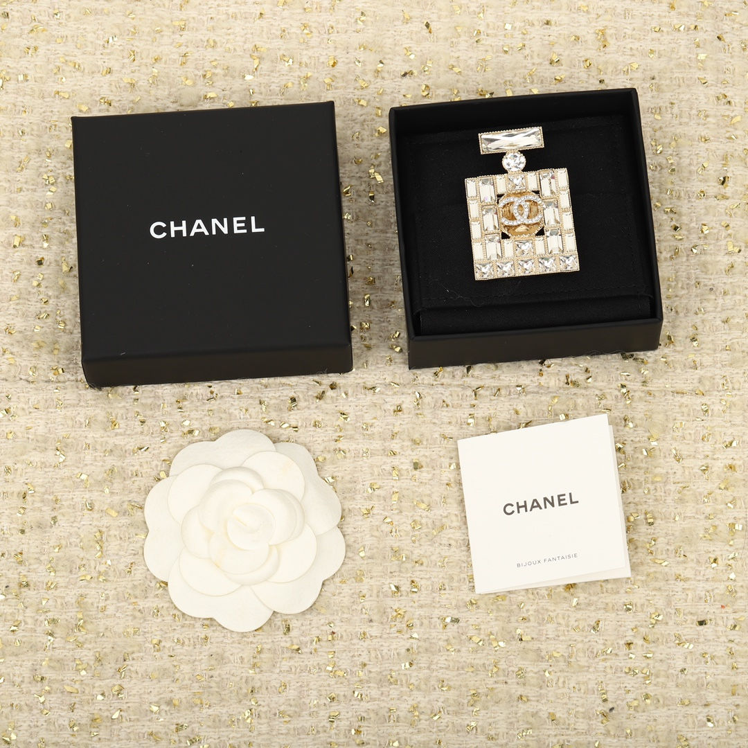 CHANEL BROOCH 