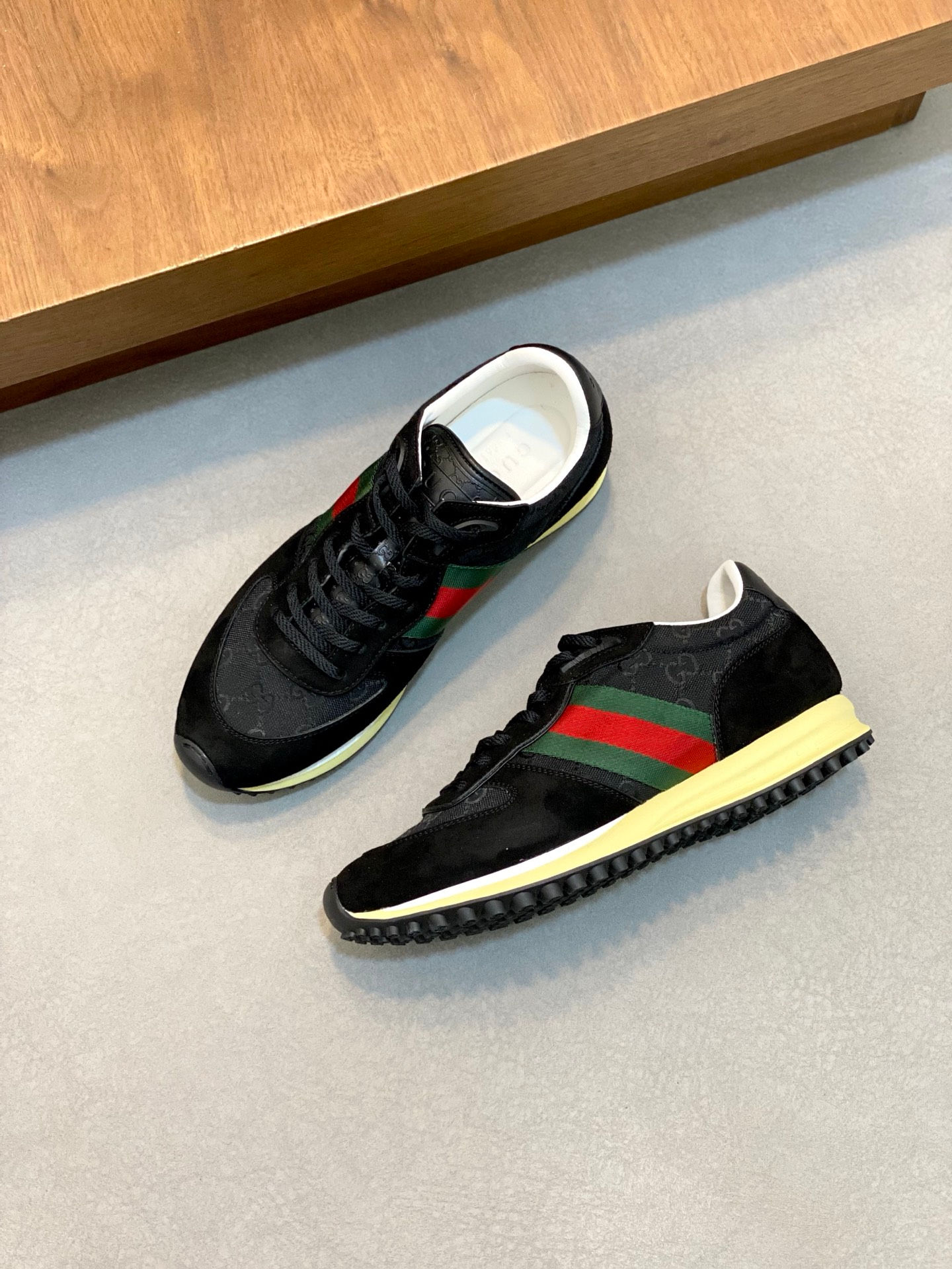 GUCCI  SNEAKERS