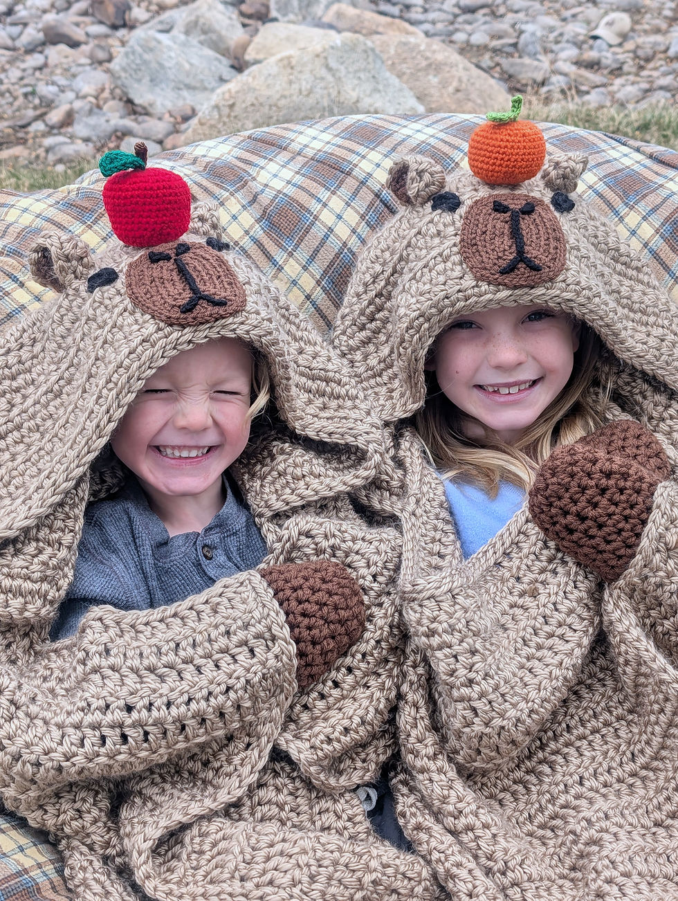 Capybara Hooded Crochet Blankets with Magnetic Apple & Orange Hood Accessories