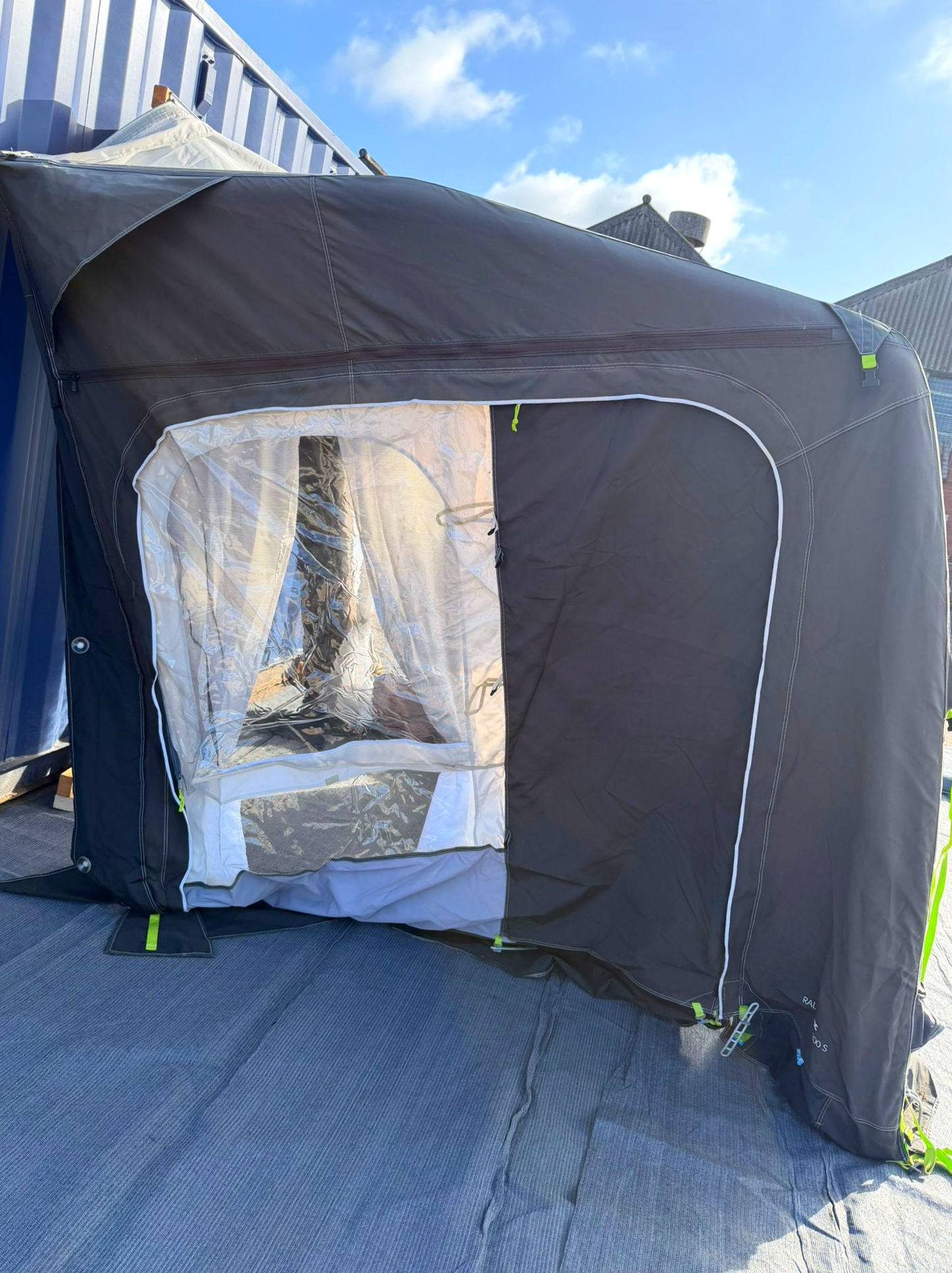 Dometic Rally AIR Pro 200 S inflatable caravan porch awning attached to caravan