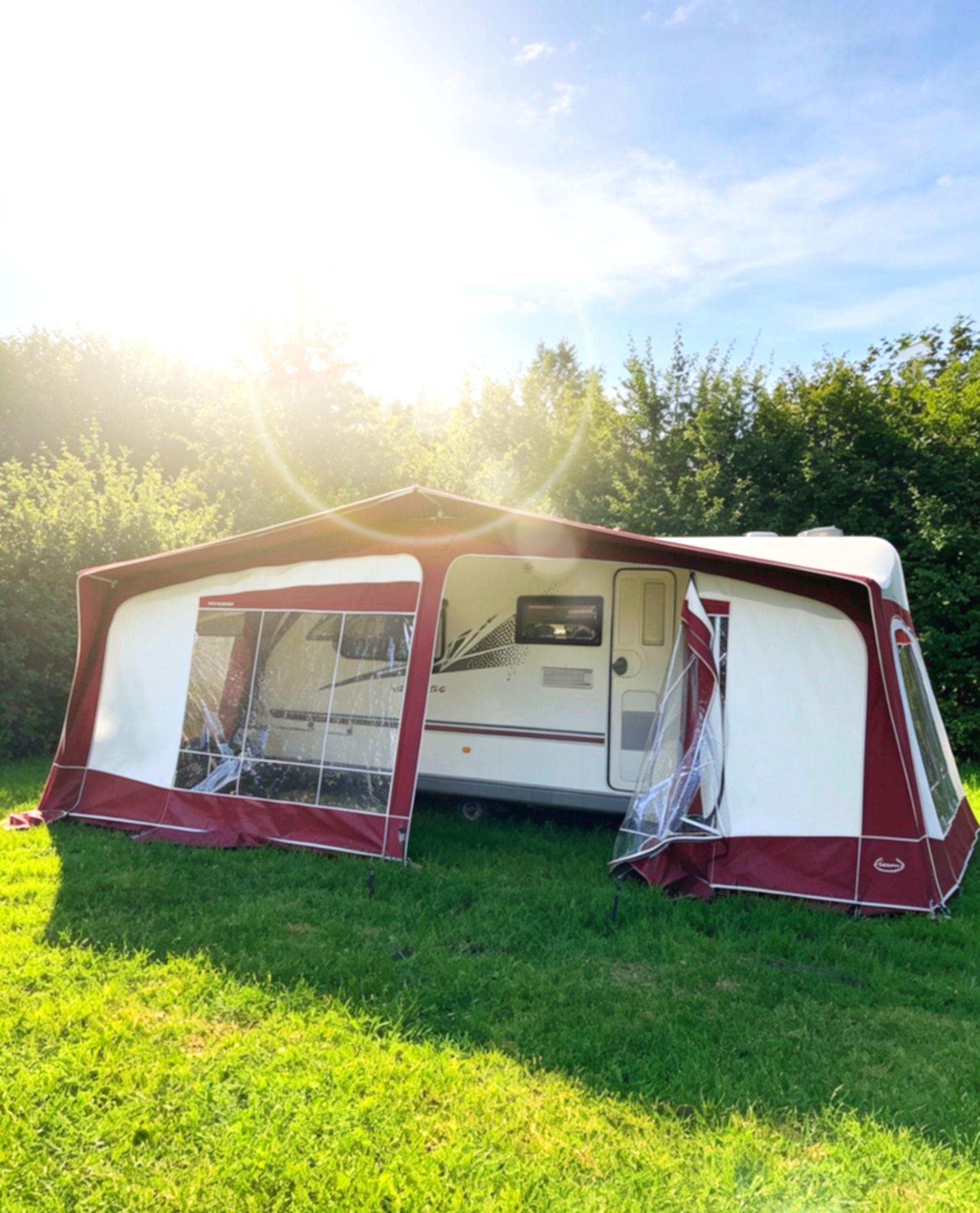 Bradcot Classic Caravan Awning Size 14 (975–1000cm) Fibre Frame – Red & Cream