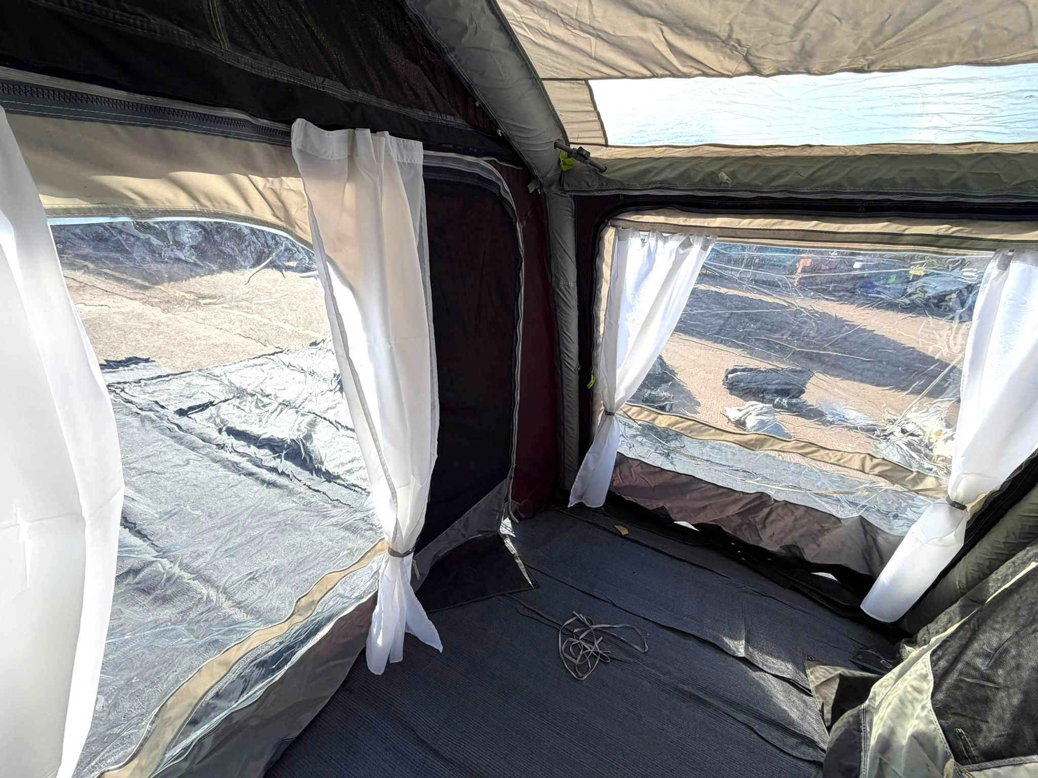 Dometic Rally AIR Pro 200 S inflatable caravan porch awning attached to caravan