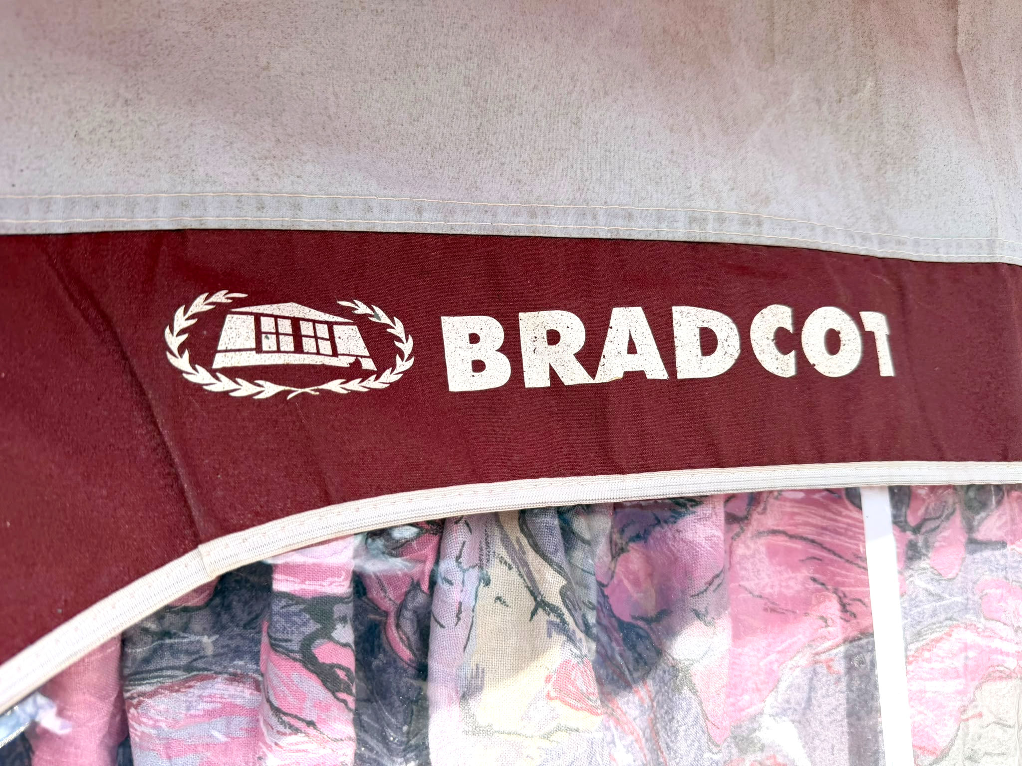 Bradcot Accolade Burgundy Size 9 850–875cm full caravan awning with fibre frame and curtains