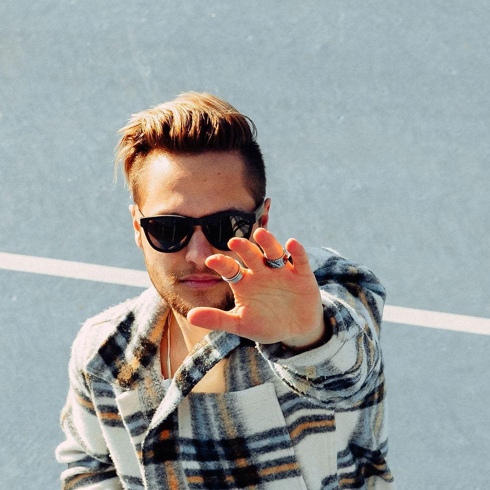 Miniatura: Classic walnut wood sunglasses with black polarized lenses