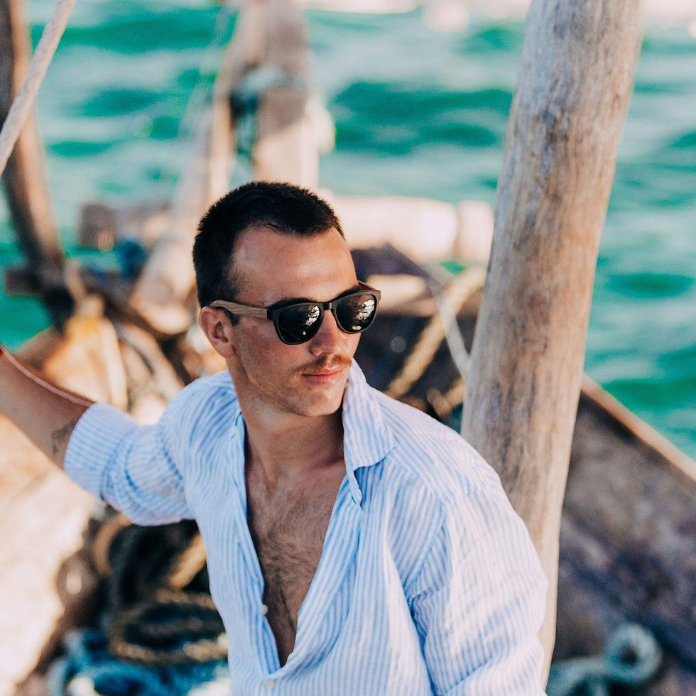 Miniatura: Classic walnut wood sunglasses with black polarized lenses