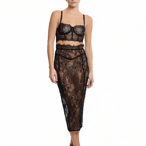 Elevate her day with a thoughful gift. Send ‘a few of her favourite things’ from our curat