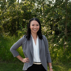 Dr Lucy Shaw eye doctor in Fort Saskatchewan Alberta providing eye exams