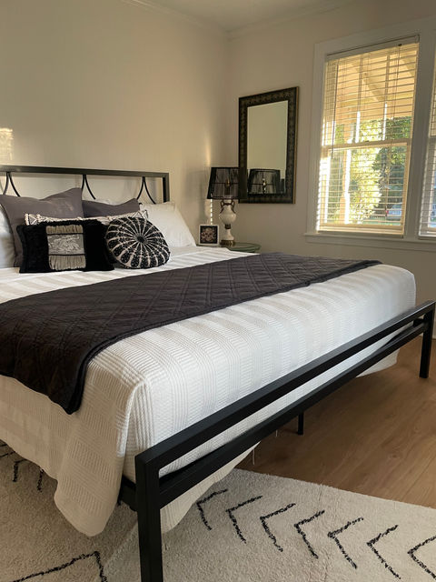 Master bedroom in twin oaks cottage in pensacola, florida