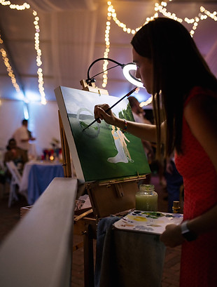 Hannah Brauckmann painting live at a wedding