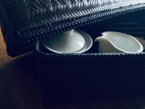 茶籠 黒｜凛とした佇まい 100年先まで大切にしたい作品 | 茶禅草堂
