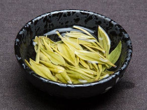 村の英雄　安吉白茶
