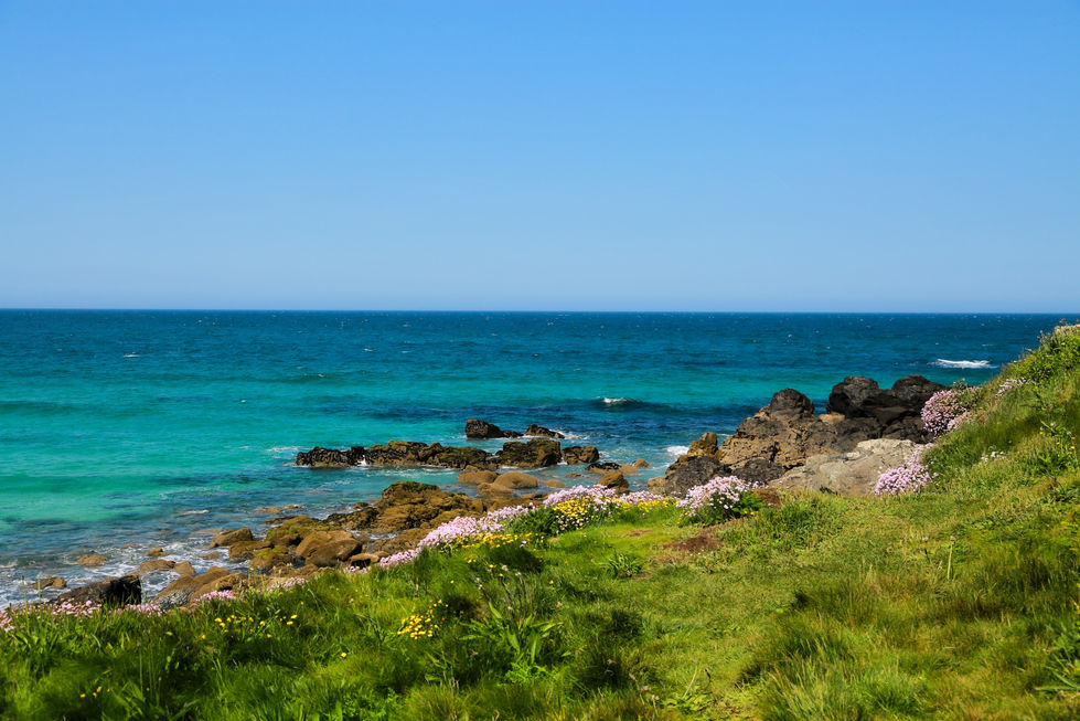 Cornwall has one of the best beaches and seaside views in the UK. I was totally by its early summer vibe.
Yandan UK Scenery Photography.