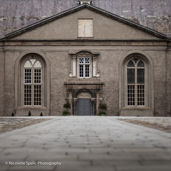 A beautiful venue & a summer wedding - sneak peek.