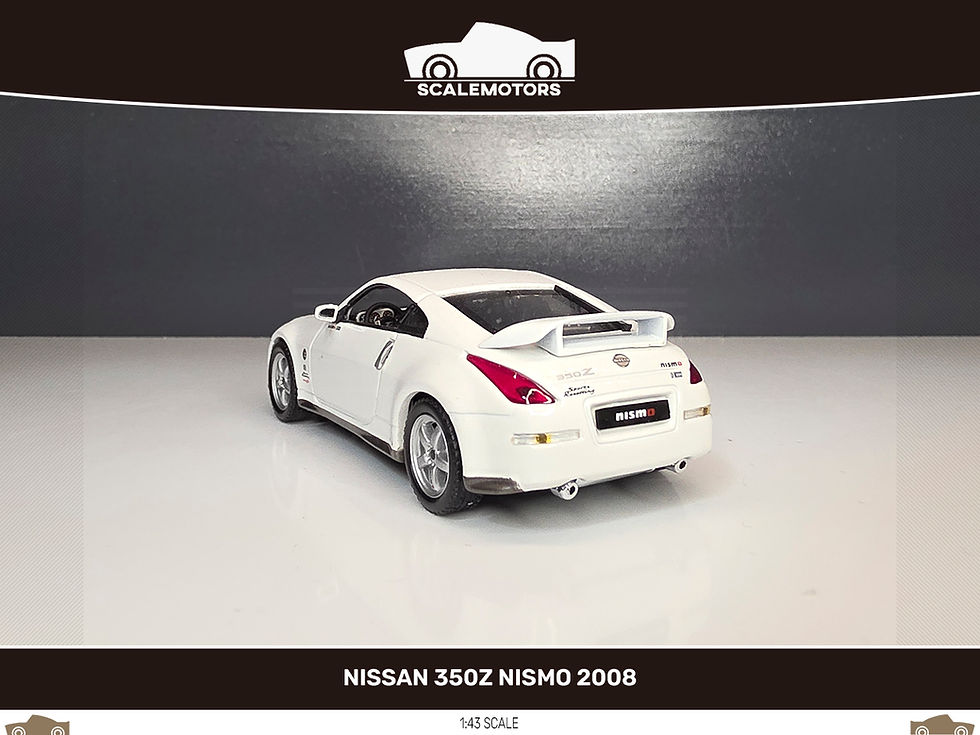 Miniatura: Vista trasera de un coche blanco Nissan 350Z Nismo 2008 de Scalemotors.
