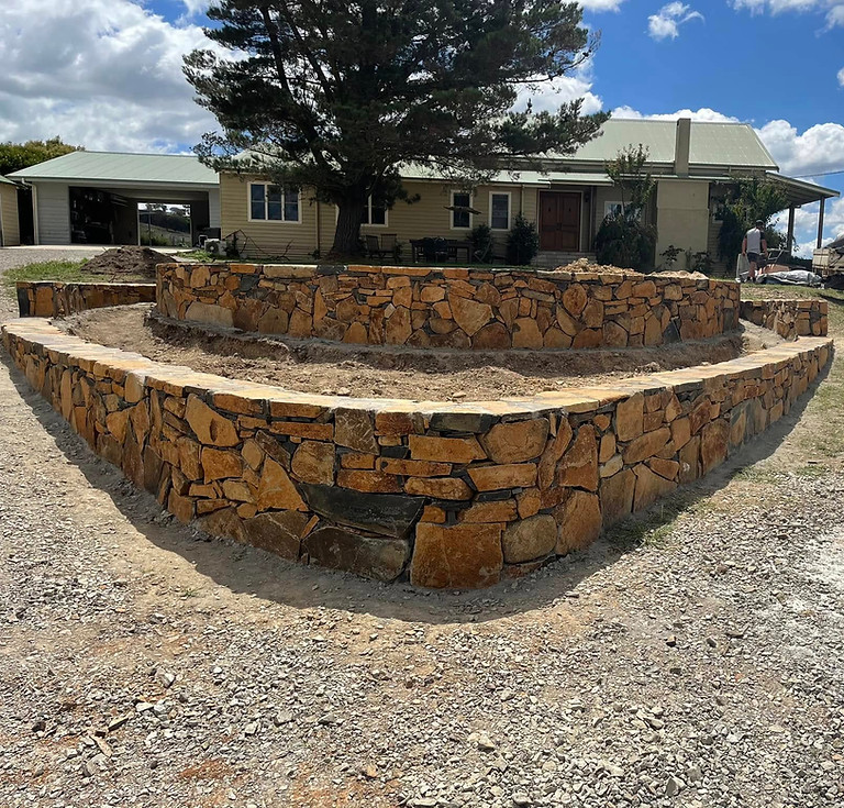 Retaining wall: Natural stone retaining wall in New England NSW