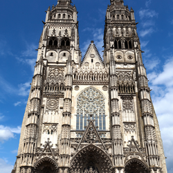 Les tours jumelles du XIIIe siècle