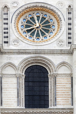 L'horloge installée en 1840 sur la façade ouest