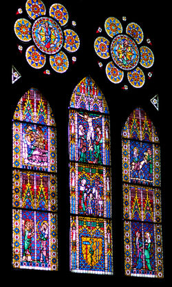 Vitraux de la nef, néogothiques