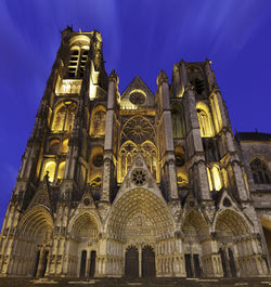 La façade ouest et ses cinq portails monumentaux