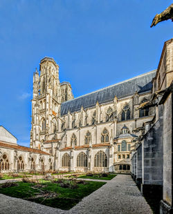 Un des plus vastes cloîtres gothiques de France