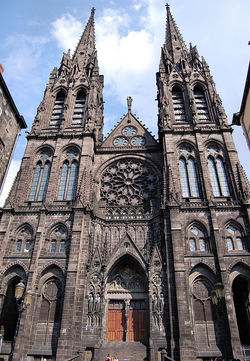 La façade occidentale restaurée par Viollet-le-Duc