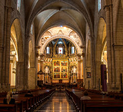 Le choeur et son retable baroque