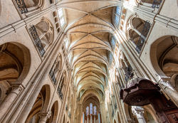 Elévation à trois niveaux et voûtes sur croisées d'ogives