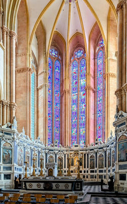 Les verrières du choeur, parmi les plus anciennes de Lorraine