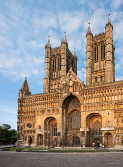 La façade ouest, romane et gothique