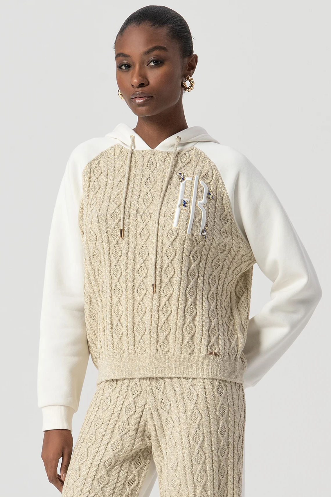 Suéter over fit con detalles de punto con trenzas