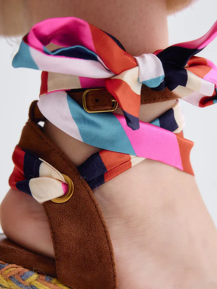 Miniatura: Sandalias Exe multicolor pañuelo al tobillo