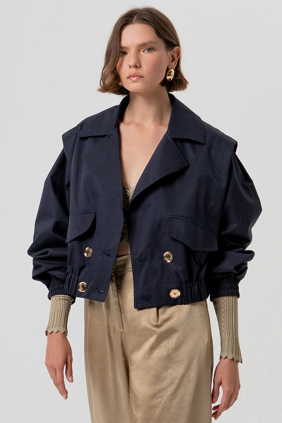 Chaqueta Fracomina corta con mangas largas y anchas