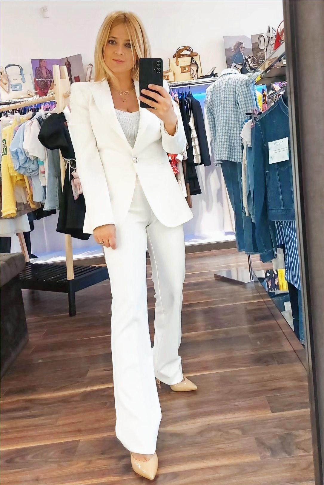 Pantalón acampanado de tejido técnico