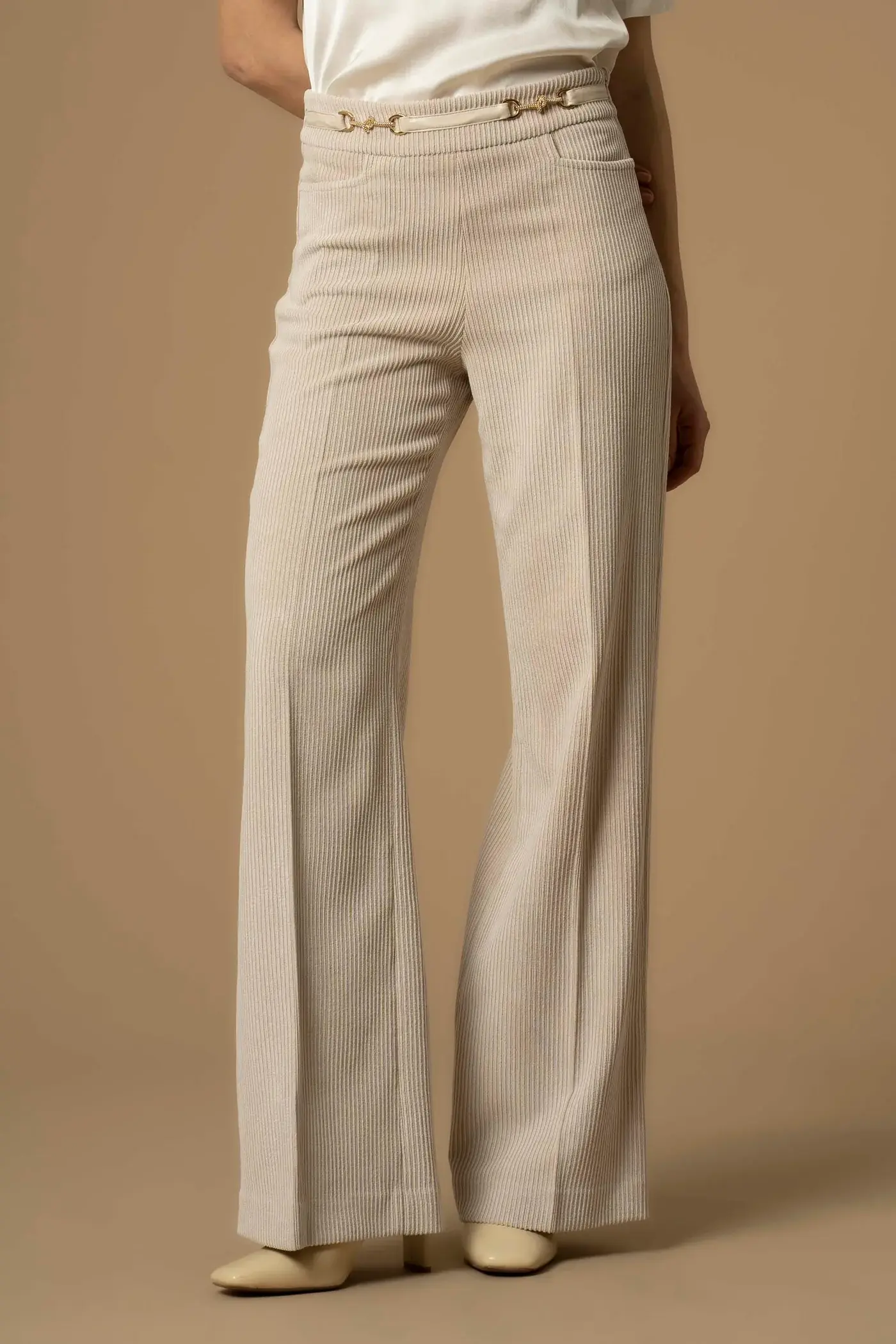 Pantalón tiro alto canalé