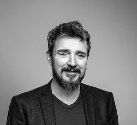 P Rooftoå porträtt för soc media Foto Ha