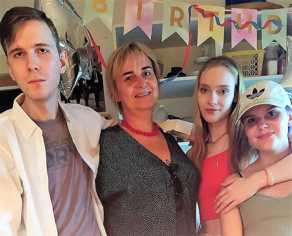 Igorek 23, Ivanka 21 narozeniny
