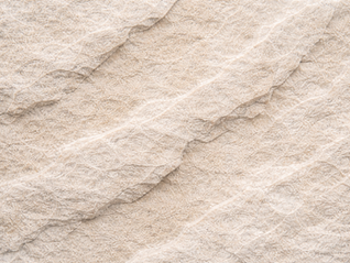 Helle Gesteinsstruktur als abstraktes, ruhiges Hintergrundmotiv