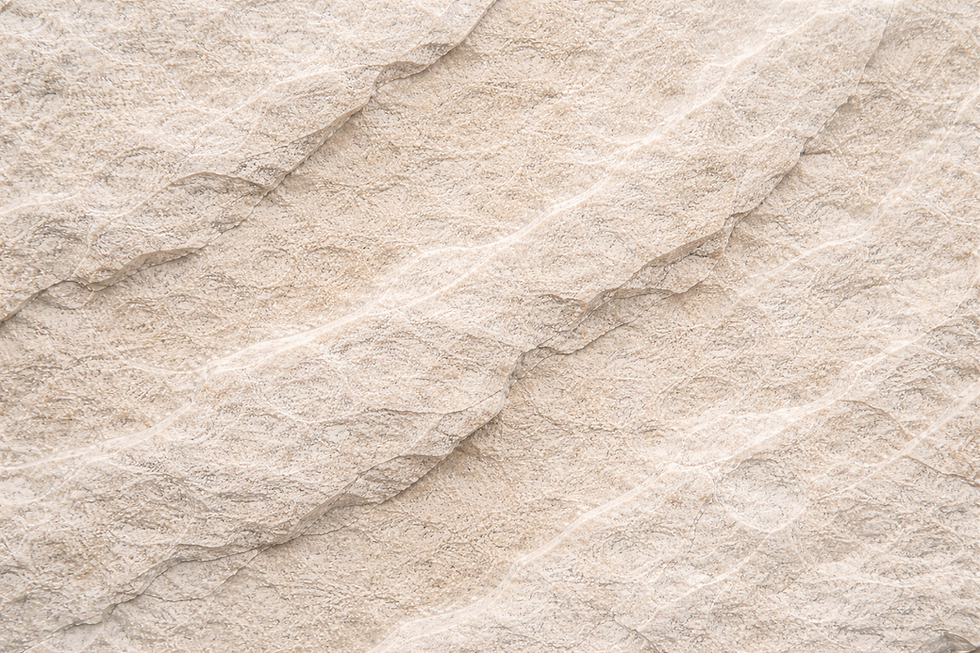 Helle Gesteinsstruktur als abstraktes, ruhiges Hintergrundmotiv