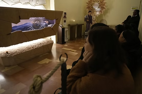El año pasado medio millón de fieles se acercaron a la iglesia de Asís donde descansa Carlo Acutis.