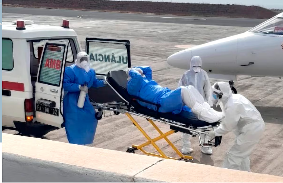 Así evacuaban pasajeros del MV Hondius contagiados de Hantavirus y eran llevados a las Islas Canarias.