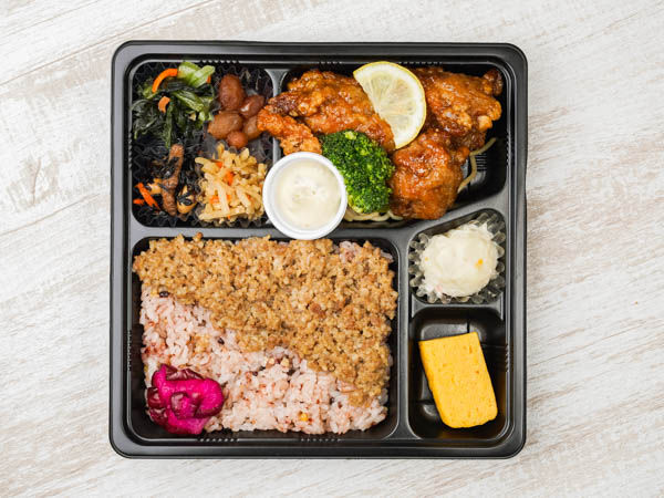 サムネイル： 【弁当キングダム】11.将軍弁当 ～鶏南蛮と飛騨牛そぼろ～