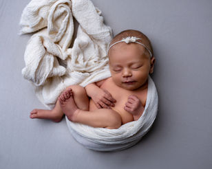 Újszülött baba fotózás stúdióban, newborn photography Hungary