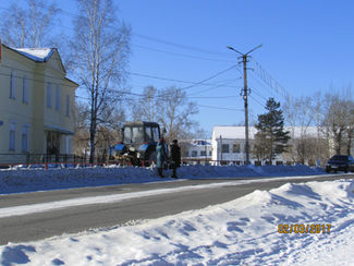 Уборка снега и сюрпризы под ним