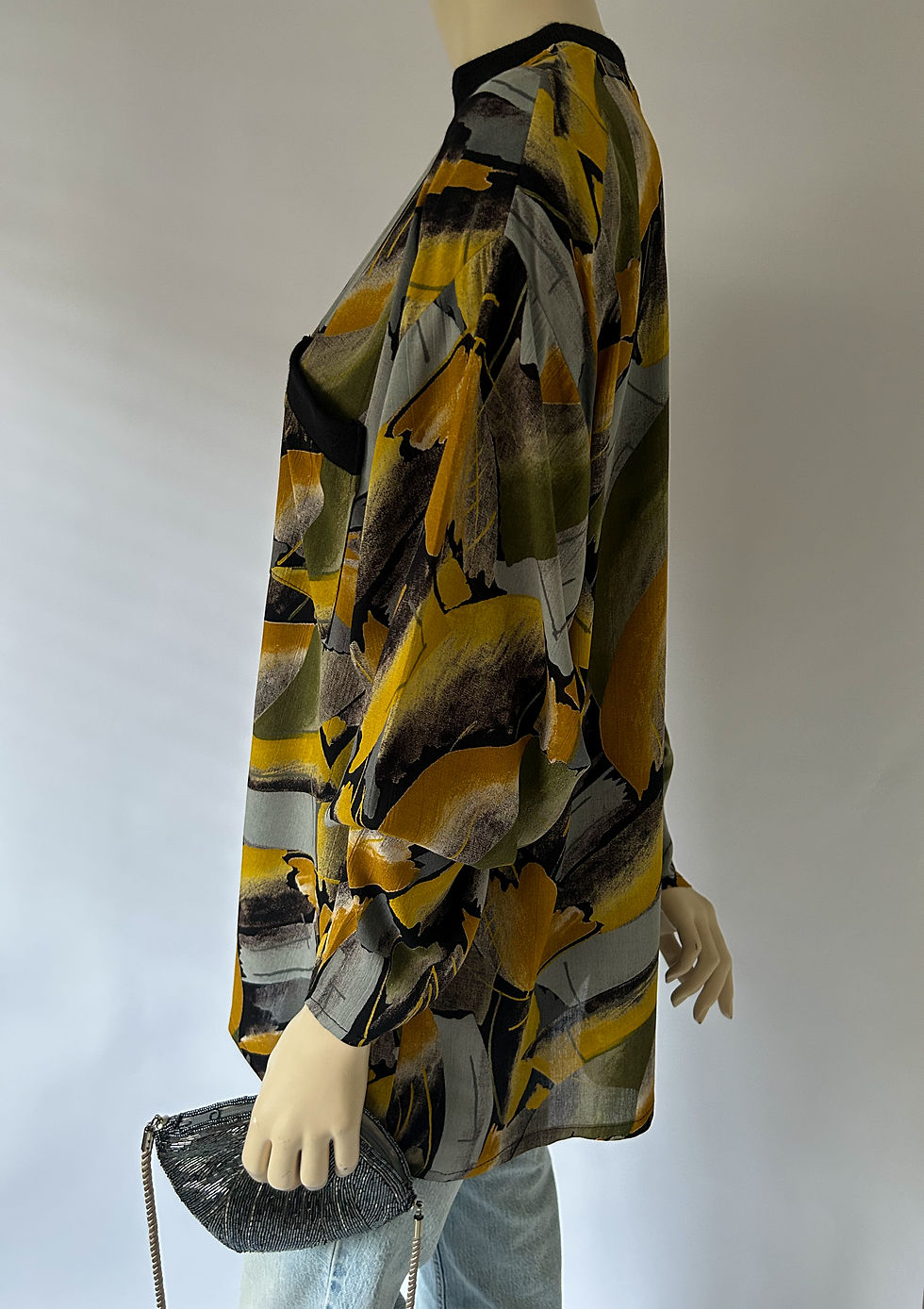 Thumbnail: Vintage Blouse/Top – Ruimvallend met Abstracte Print