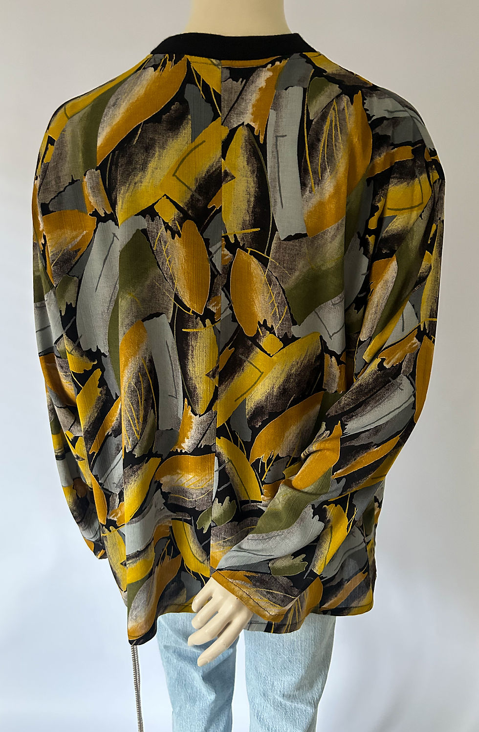 Thumbnail: Vintage Blouse/Top – Ruimvallend met Abstracte Print