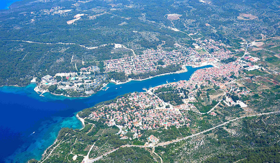 Town of Stari Grad in the island of Hvar. Courtesy of Carsten Steger – Wikimedia