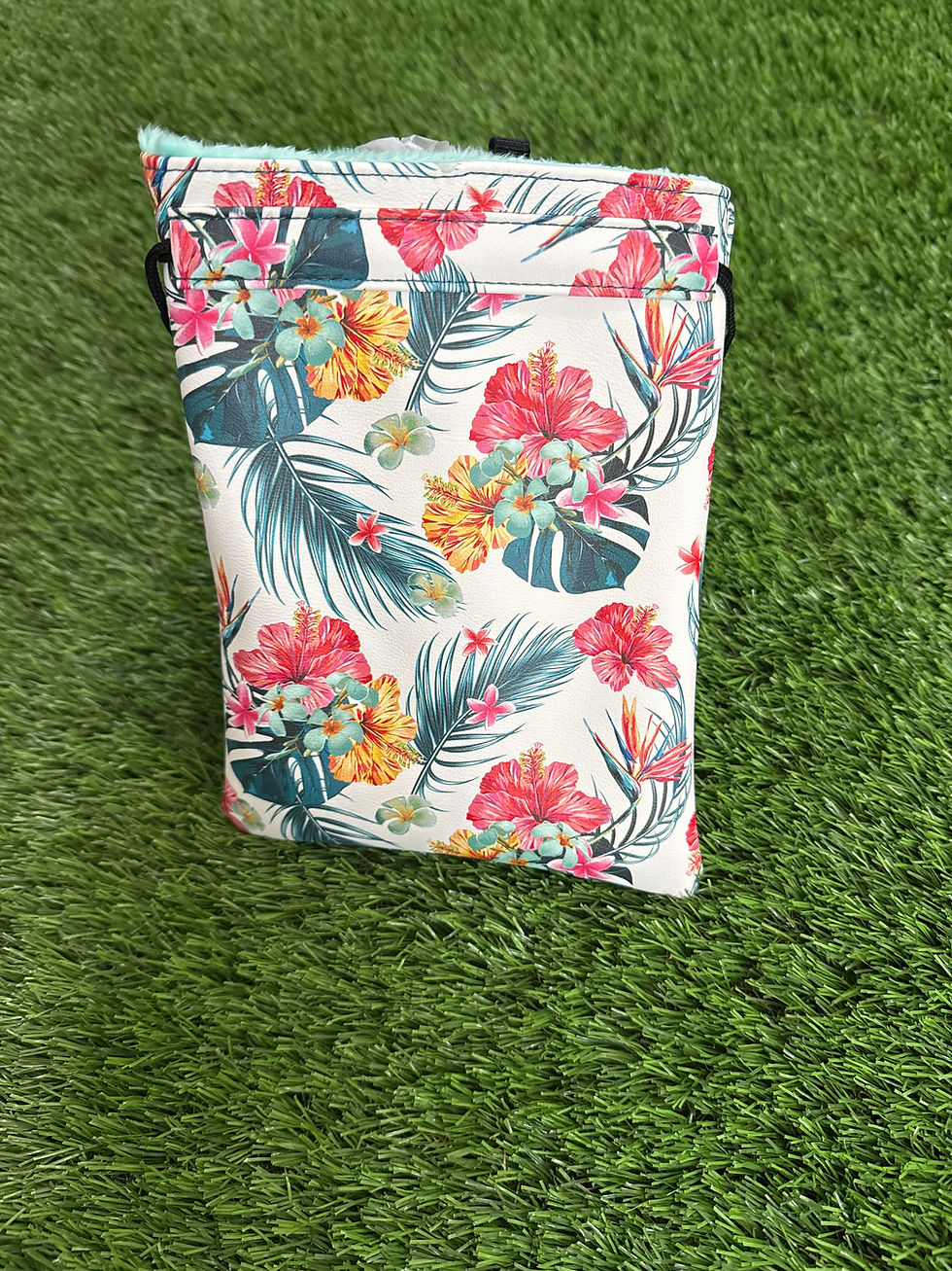 Thumbnail: Tropical Vibes Golf Ball Pouch