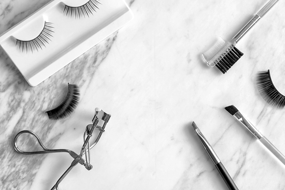 zabieg zagęszczania rzęs , rzęsy 1:1 , makijaż permanentny rzęs, zagęszczanie. salon kosmetyczny monika hische perfect look
